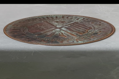 一位来自福建省南平市的万老师，有一些藏品和老物件，急需出手，有意者联系，价格好商量。