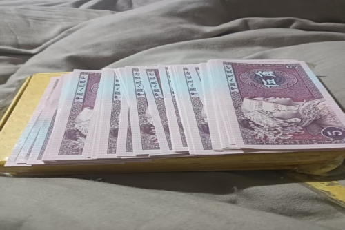 刘老师，有一些藏品和老物件，急需出手，有有意者联系，价格好商量。