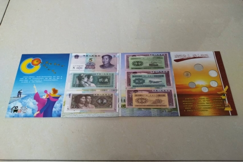 一位来自贵州省兴义市的韦老师，有一些藏品和老物件，急需出手，有意者联系，价格好商量。