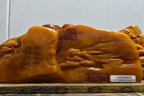 一位来自上海市宝山区的倪老师，有一些藏品和老物件，急需出手，有意者联系，价格好商量。