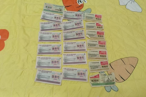  一位来自深圳市的马老师，有一些藏品和老物件，急需出手，有意者联系，价格好商量