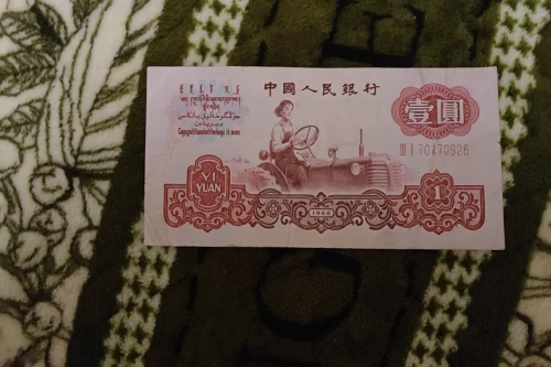 一位来自山西省大同市的张老师，有一些藏品和老物件，急需出手，有意者联系，价格好商量。