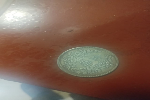 一位来自山东省的常老师，有一些藏品和老物件，急需出手，有意者联系，价格好商量。