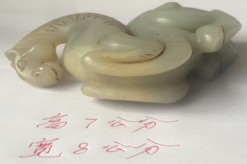 一位来自贵卅省的肖老师，有一些藏品和老物件，急需出手，有意者联系，价格好商量。