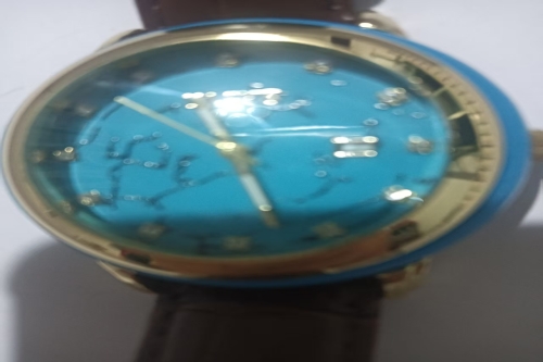 现在刘老师，有一些收藏手表，急需出手，有有意者联系，价格好商量。