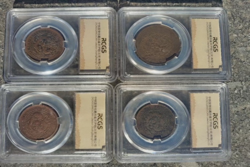 一位来自的浙江省杭州市的魏老师，有一些藏品和老物件，急需出手，有意者联系，价格好商量。