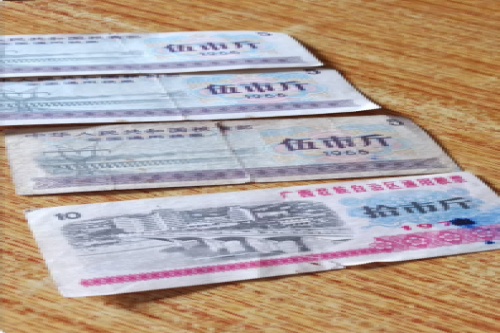 一位来自广西省柳州市的廖老师，有一些藏品和老物件，急需出手，有意者联系，价格好商量。