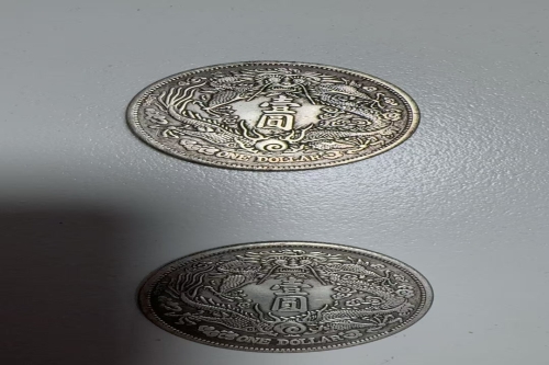 一位来自广东省江门的陈老师，有一些藏品和老物件，急需出手，有意者联系，价格好商量。