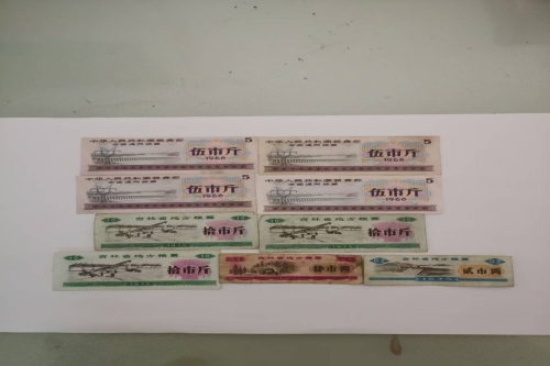 一位来长春市朝阳区的别老师，有一些藏品和老物件，急需出手，有意者联系，价格好商量。