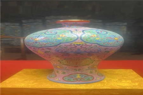 一位来自山东省烟台市的王老师，有一些藏品和老物件，急需出手，有意者联系，价格好商量。