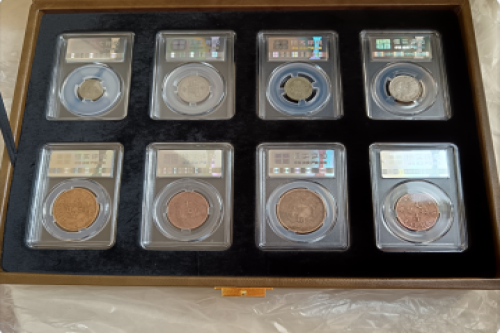 一位来自湖南省株洲市的王老师，有一些藏品和老物件，急需出手，有意者联系，价格好商量。