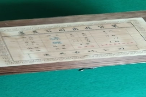 一位来湖南省平江县的黎老师，有一些藏品和老物件，急需出手，有意者联系，价格好商量。