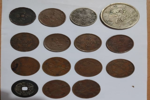 一位来自福建省莆田市的李老师，有一些藏品和老物件，急需出手，有意者联系，价格好商量。