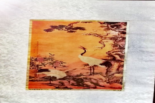 一位来自江苏省的陈老师。有一些藏品和老物件，急需出手，有意者联系，价格好商量。