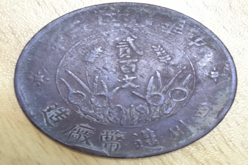 一位来自深圳的张老师，有一些藏品和老物件，急需出手，有意者联系，价格好商量。 