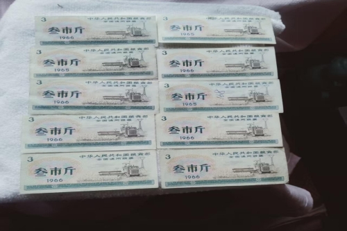 一位来住上海市松江区的计老师，有一些藏品和老物件，急需出手，有意者联系，价格好商量。