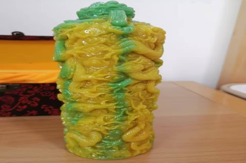 一位来住江苏省南京市玄武区的冉老师，有一些藏品和老物件，急需出手，有意者联系。价格好商量。