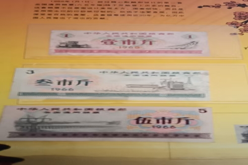 一位来自河南省的齐老师，有一些藏品和老物件，急需出手，有意者联系，价格好商量。