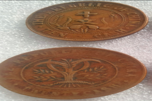 一位来自黑龙江的孟老师，有一些藏品和老物件，急需出手，有意者联系，价格好商量。 