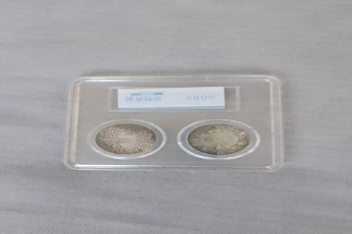 一位来自湖南省长沙市的陈老师，有一些藏品和老物件，急需出手，有意者联系，价格好商量。