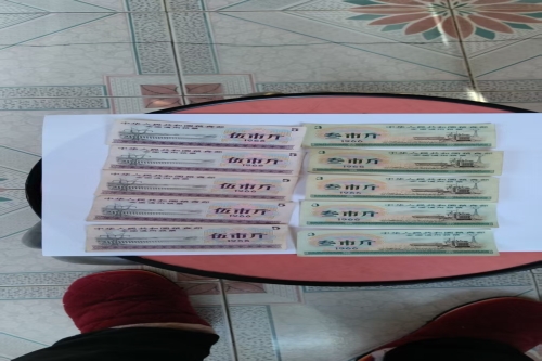 一位来自安徽省马鞍山市的葛老师，有一些藏品和老物件，急需出手，有意者联系，价格好商量。