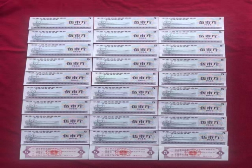 一位来自黑龙江省的张老师，有一些藏品和老物件，急需出手，有意者联系，价格好商量。