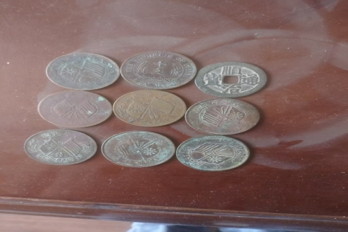  一位来自浙江省衢州市的立老师，有一些藏品和老物件，急需出手，有意者联系，价格好商量。