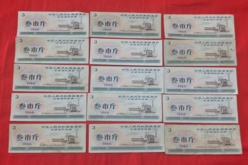 一位来自广东省惠州市的欧老师，有一些藏品和老物件，急需出手，有意者联系，价格好商量。