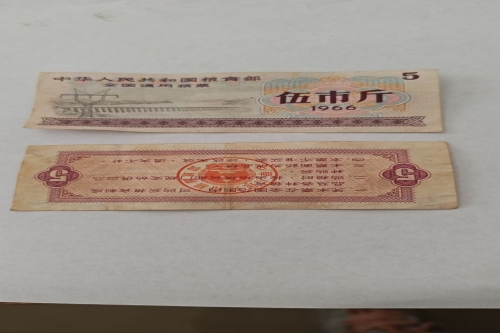 一位来自广西省的韦老师，有一些藏品和老物件，急需出手，有意者联系，价格好商量。