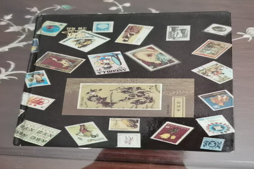 一位来自山东的陈老师，有一些藏品和老物件，急需出手，有意者联系，价格好商量。