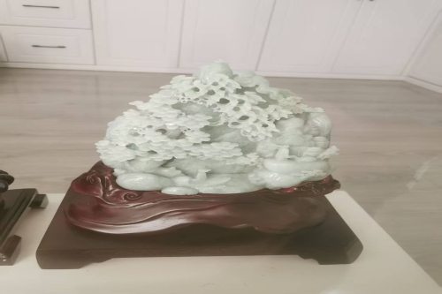 一位来自陕西省的丁老师，有一些藏品和老物件，急需出手，有意者联系，价格好商量。