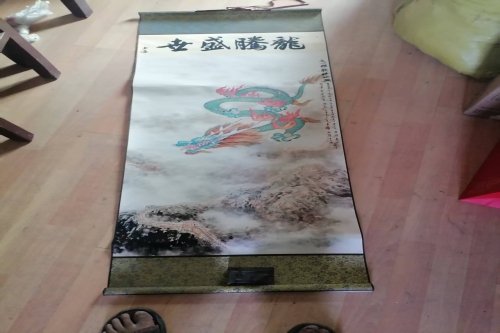 一位来自江苏省的张老师，有一些藏品和老物件，急需出手，有意者联系，价格好商量。 