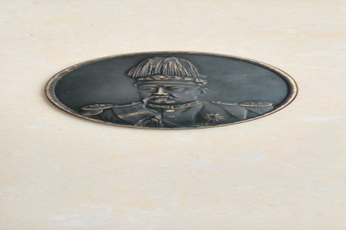 一位来住广西河池市的韦老师，有一些藏品和老物件，急需出手，有意者联系，价格好商量。