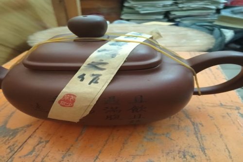  一位来自山东武城县的吴老师，有一些藏品和老物件，急需出手，有意者联系，价格好商量。