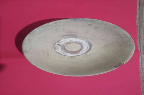 一位来自山东省枣庄市的姬老师，有一些藏品和老物件，急需出手，有意者联系，价格好商量。