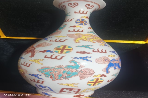 一位来自山东省烟台市的陈老师，有一些藏品和老物件，急需出手，有意者联系，价格好商量。