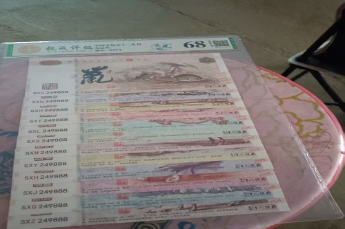 一位来自浙江省的谢老师，有一些藏品和老物件，急需出手，有意者联系，价格好商量。 