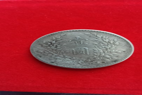 一位来自四川省绵阳市的王老师，有一些藏品和老物件，急需出手，有意者联系，价格好商量。