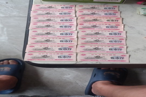 一位来自吉林省吉林市的郦老师，有一些藏品和老物件，急需出手，有意者联系，价格好商量。