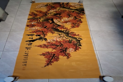  一位来自香港的江老师，有一些藏品和老物件，急需出手，有意者联系，价格好商