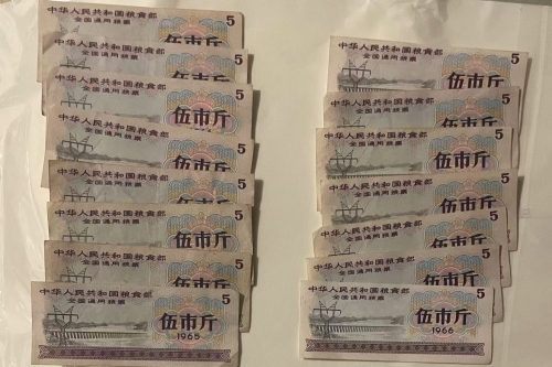 一位来自天津市红桥区的崔老师，有一些藏品和老物件，急需出手，有意者联系，价格好商量。