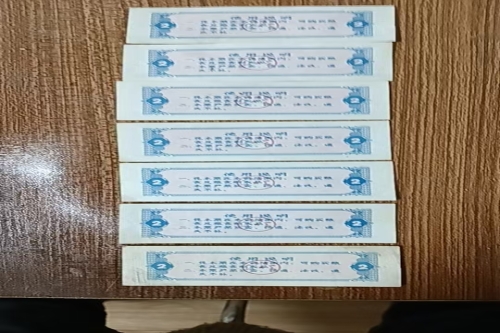  一位来自辽宁省沈阳市的孙老师，有一些藏品和老物件，急需出手，有意者联系，价格好商量。