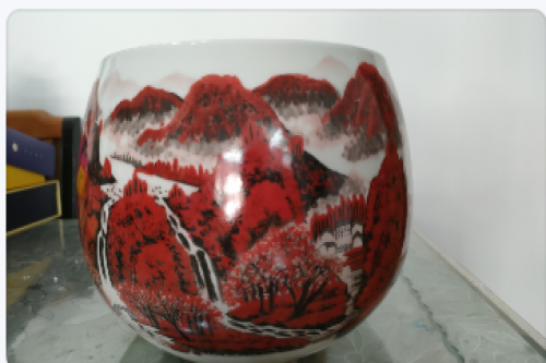 一位来自广西省梧州市的陈老师，有一些藏品和老物件，急需出手，有意者联系，价格好商量。