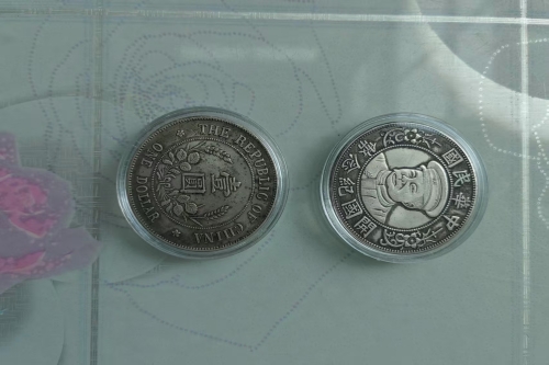 一位来住广东省清远市的唐老师，有一些藏品和老物件，急需出手，有意者联系，价格好商量。👍