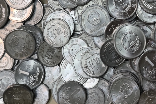 一位来住山西省太原市的何老师，有一些藏品和老物件。急需出手，有意者联系，价格好商量。