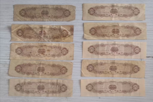 一位来自上海市浦东新区的崔老师，有一些藏品和老物件，急需出手，有意者联系，价格好商量。