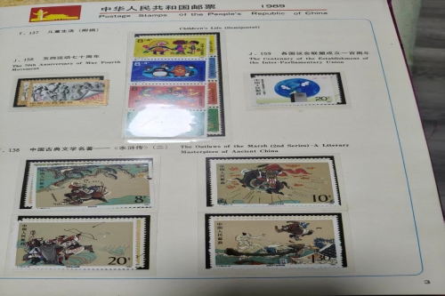 一位来自湖北省十堰市的黎老师，有一些藏品和老物件，急需出手，有意者联系，价格好商量。