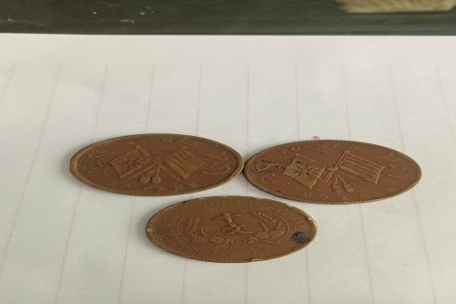 一位来自山西省晋城市的唐老师，有一些藏品和老物件，急需出手，有意者联系，价格好商量