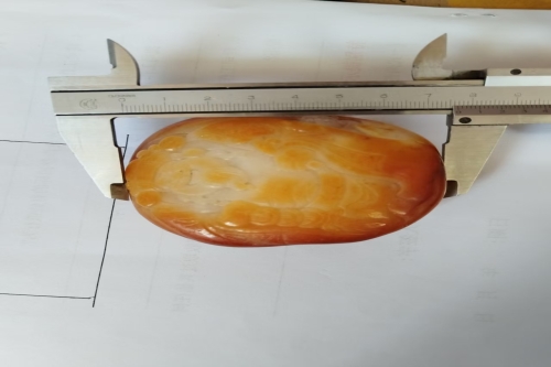 一位来自江苏省徐州市的李老师，有一些藏品和老物件，急需出手，有意者联系，价格好商量。