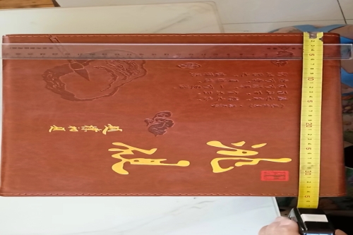 一位来住甘肃省平凉市的高老师，有一些藏品和老物件。急需出手，有意者联系，价格好商量。